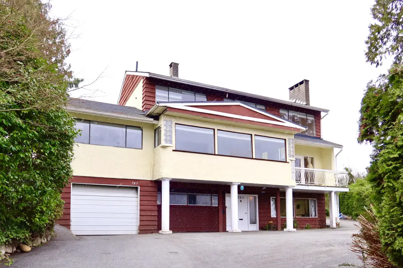 Roslyn Blvd, North Vancouver BC V7G 1P4