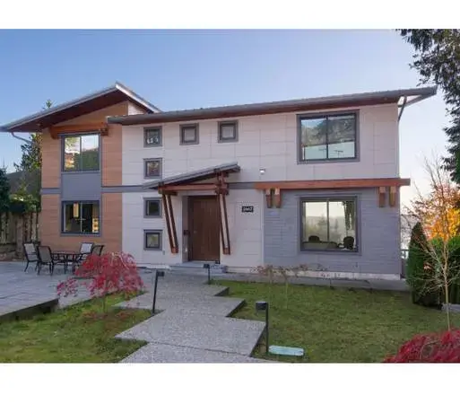 Lawson Avenue, West Vancouver, BC V7V2G2