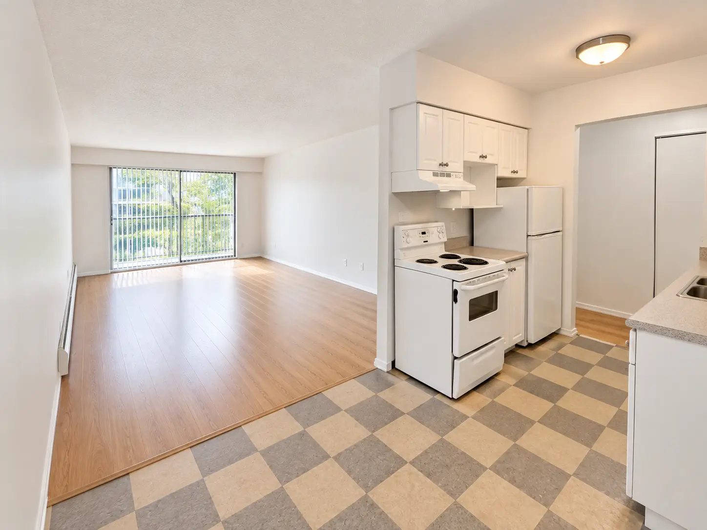 ⁦208-254 W 3rd St, North Vancouver BC⁩، عکس ⁦1⁩