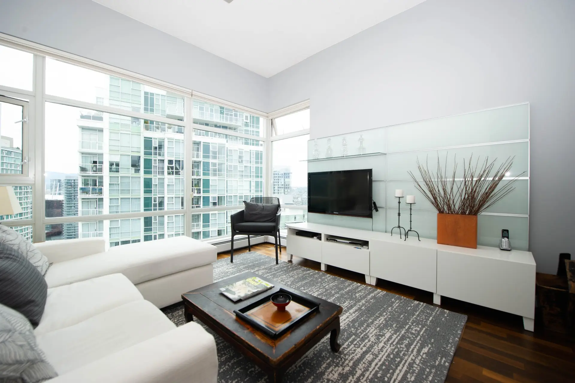 ⁦3205-189 Aquarius Mews, Vancouver BC V6Z 2Y3⁩، عکس ⁦1⁩