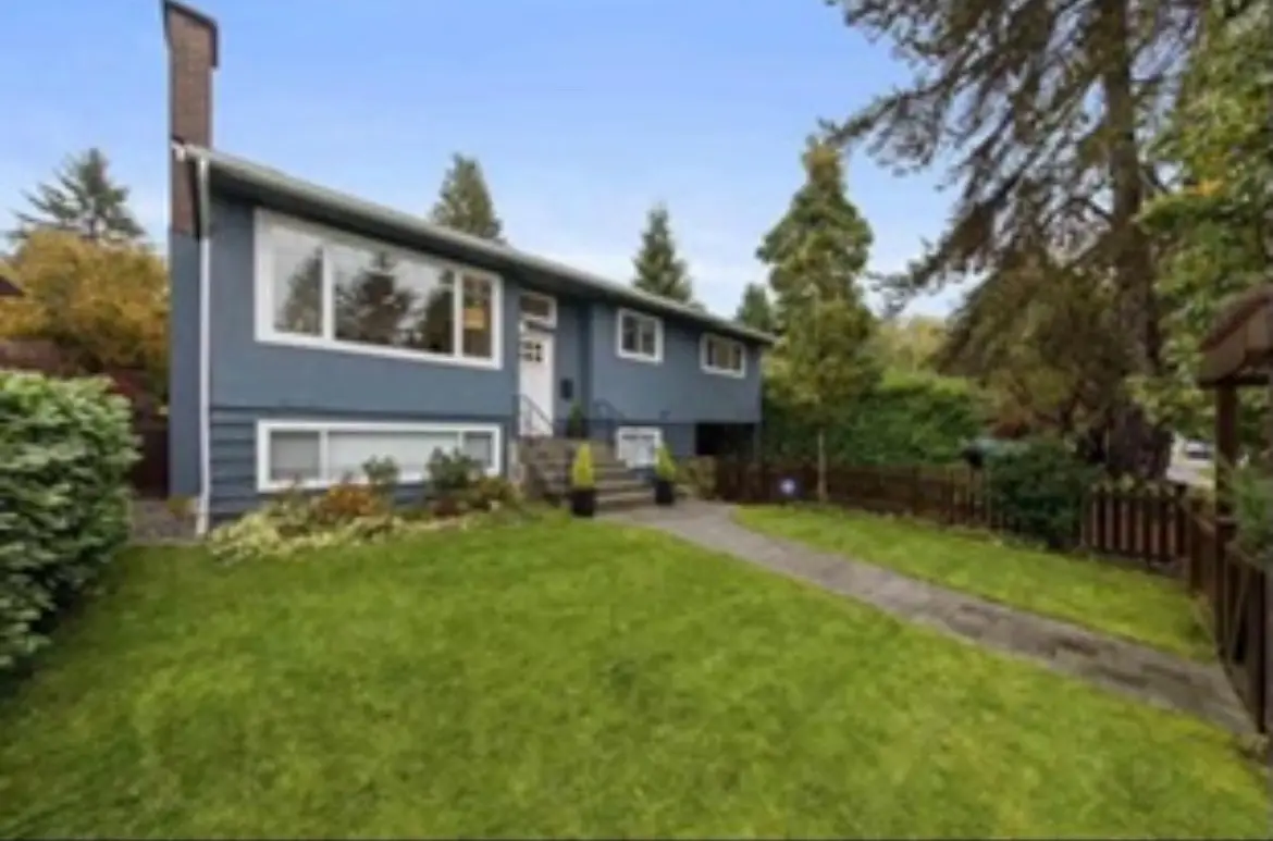 E 23rd Street, North Vancouver, BC V7L3E5