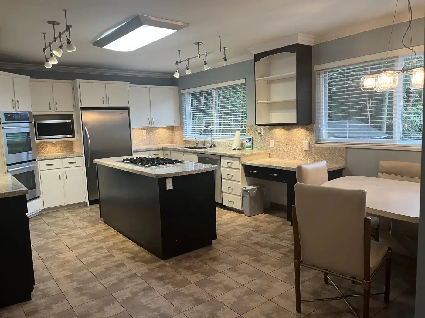 Aveue, Surrey BC V3X 3E1