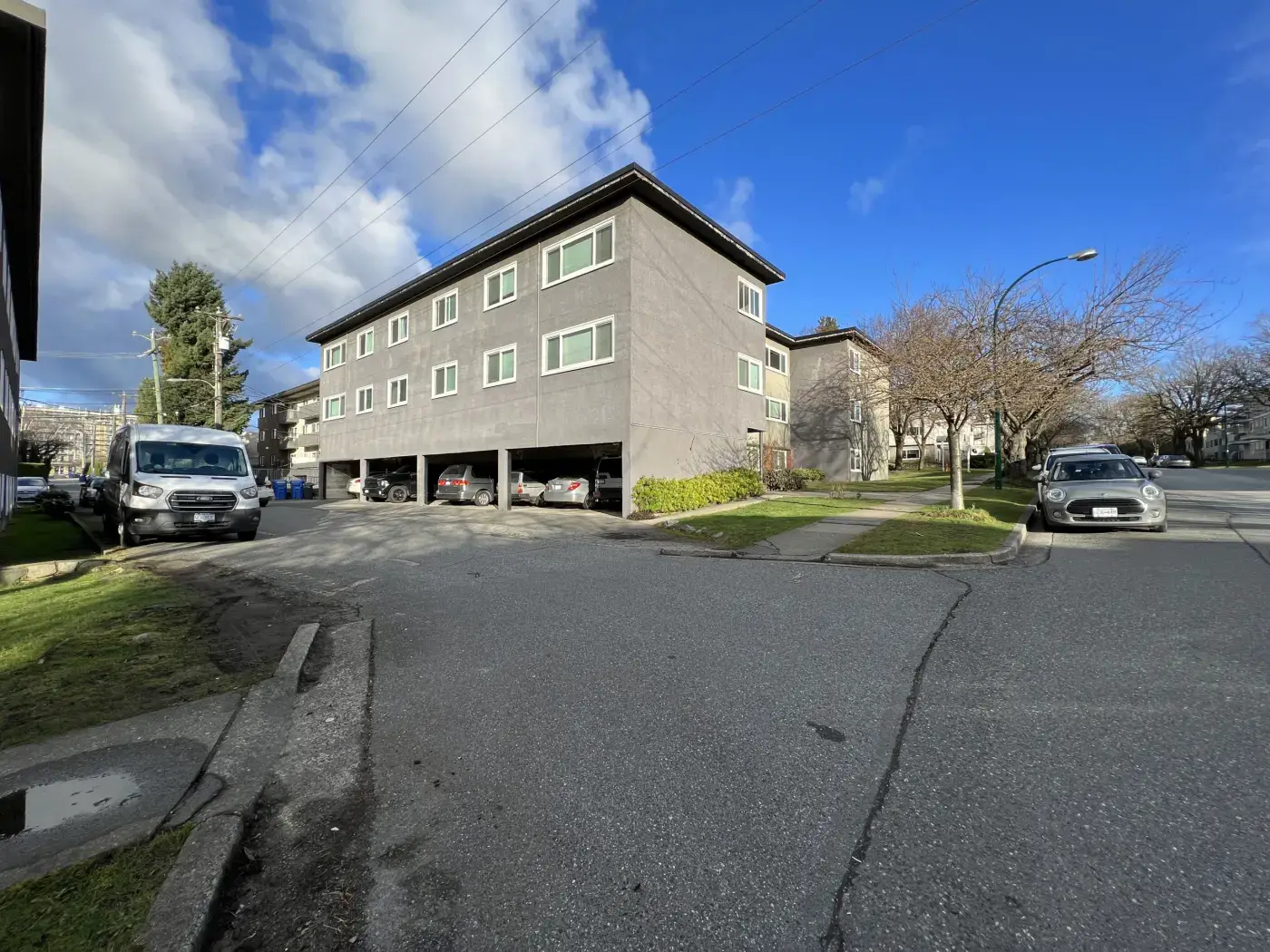 Montcalm St, Vancouver, BC V6P 4R1