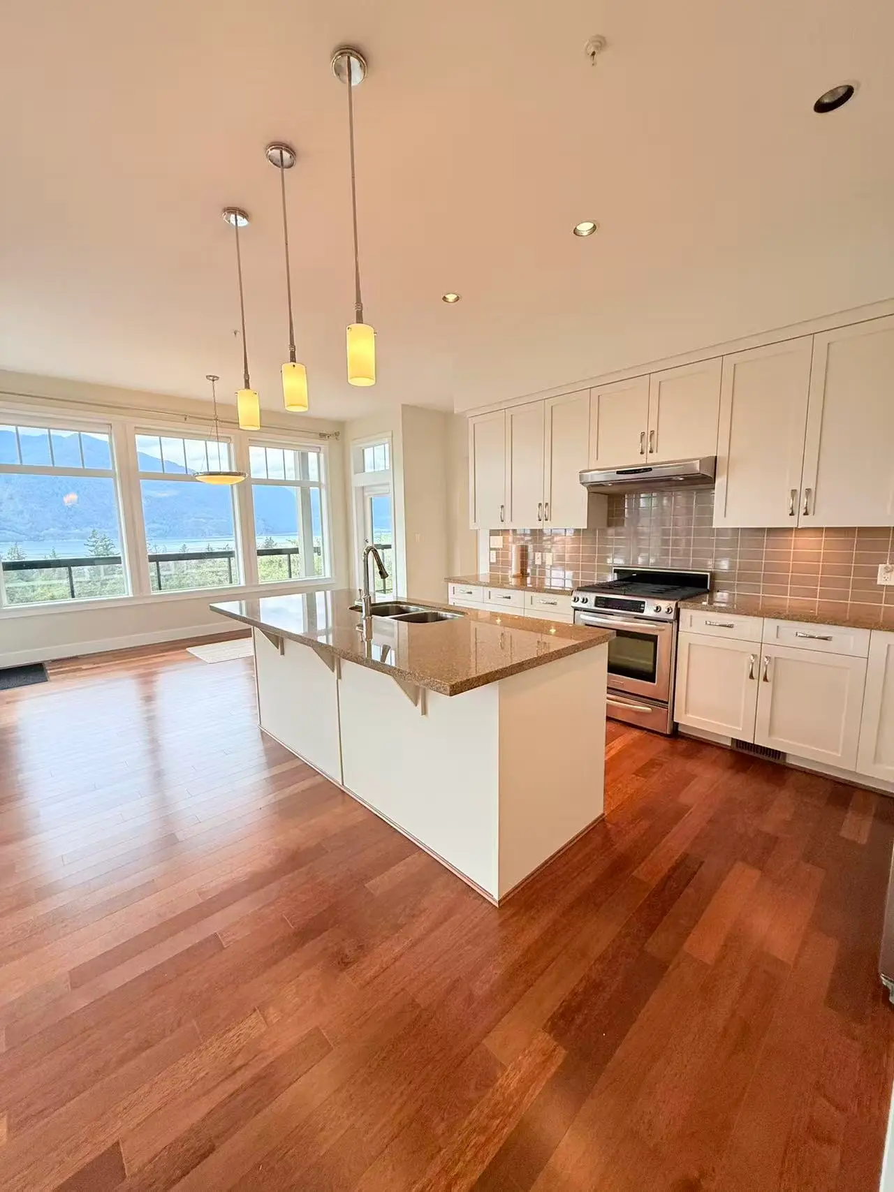 Ocean Crest Dr, Furry Creek BC V0N 3Z2