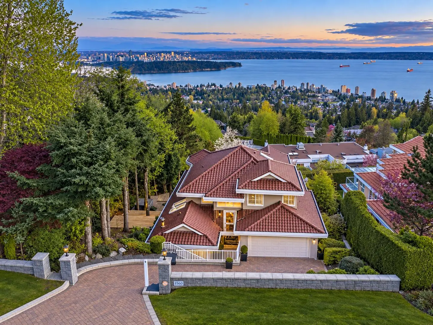 1560 Chippendale Crt, West Vancouver BC