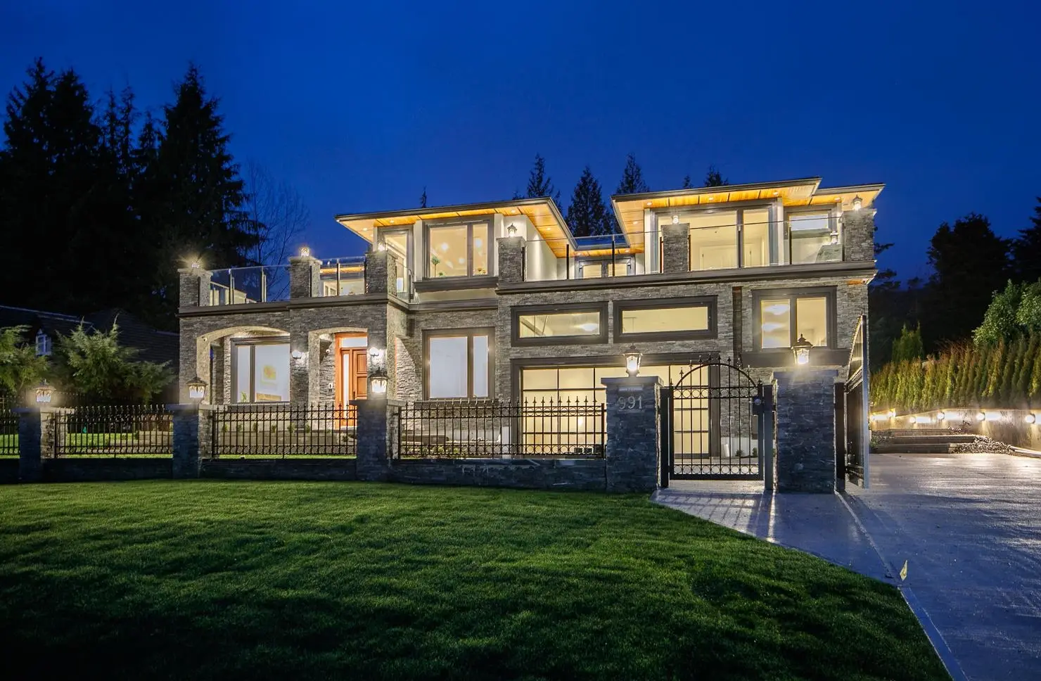 991 Cross Creek Rd, West Vancouver BC