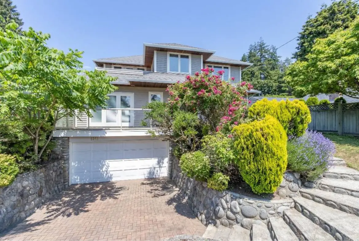 Inglewood Avenue, West Vancouver BC V7T 1Y8