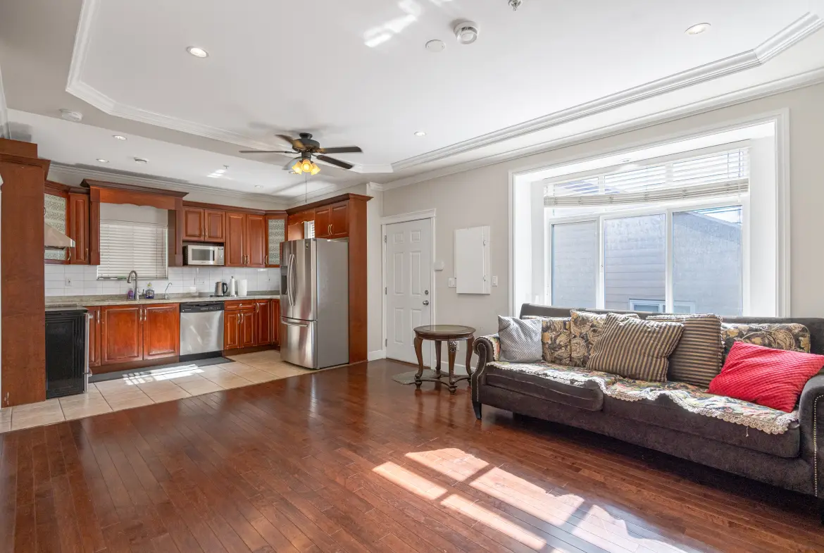 W 69th Avenue, Vancouver, BC V6P 2W5