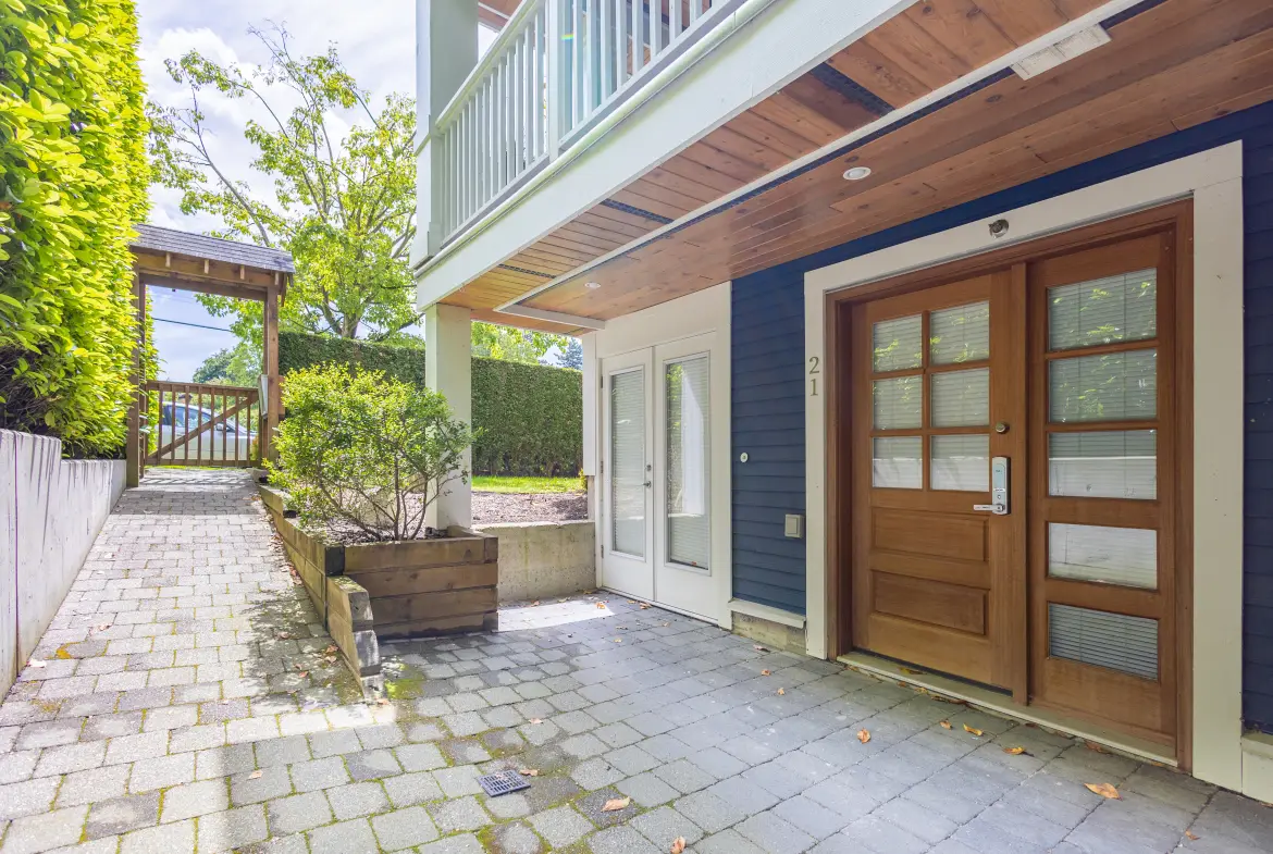 W 15th Avenue, Vancouver BC V5Y1X7