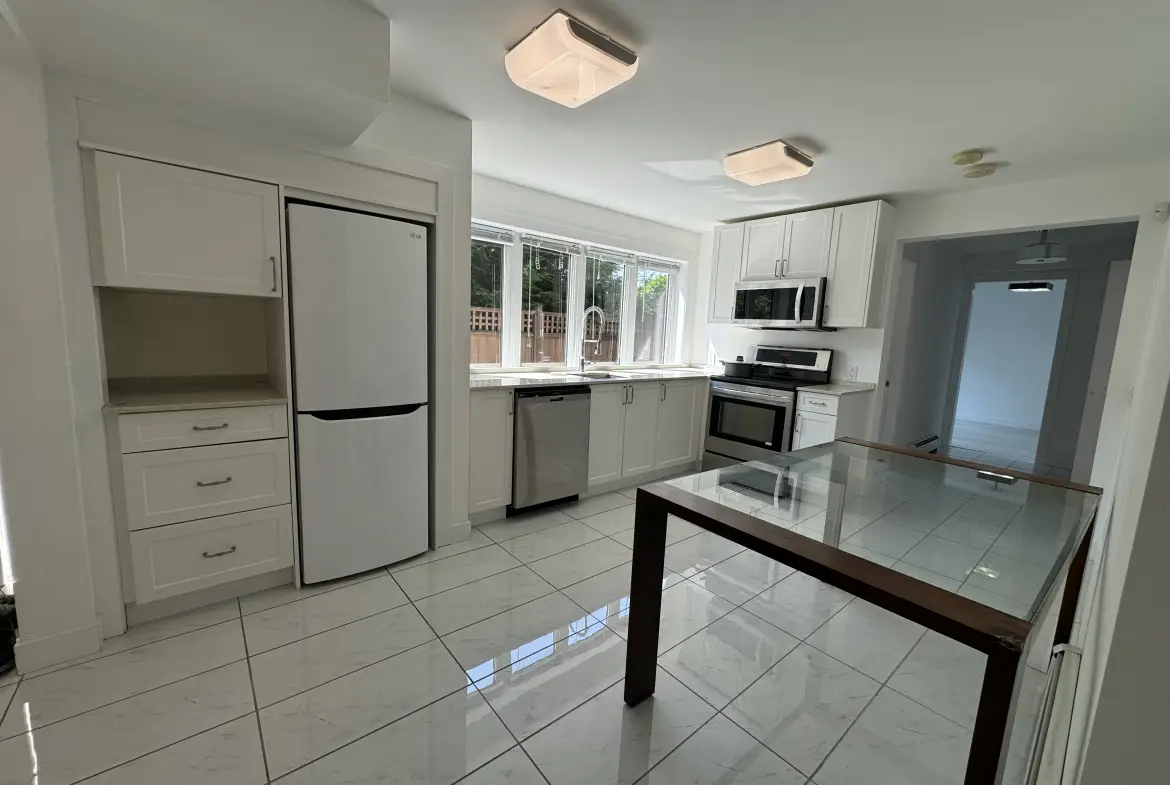 1st Floor Suite-2410 Ottawa Avenue, West Vancouver BC V7V 2T1