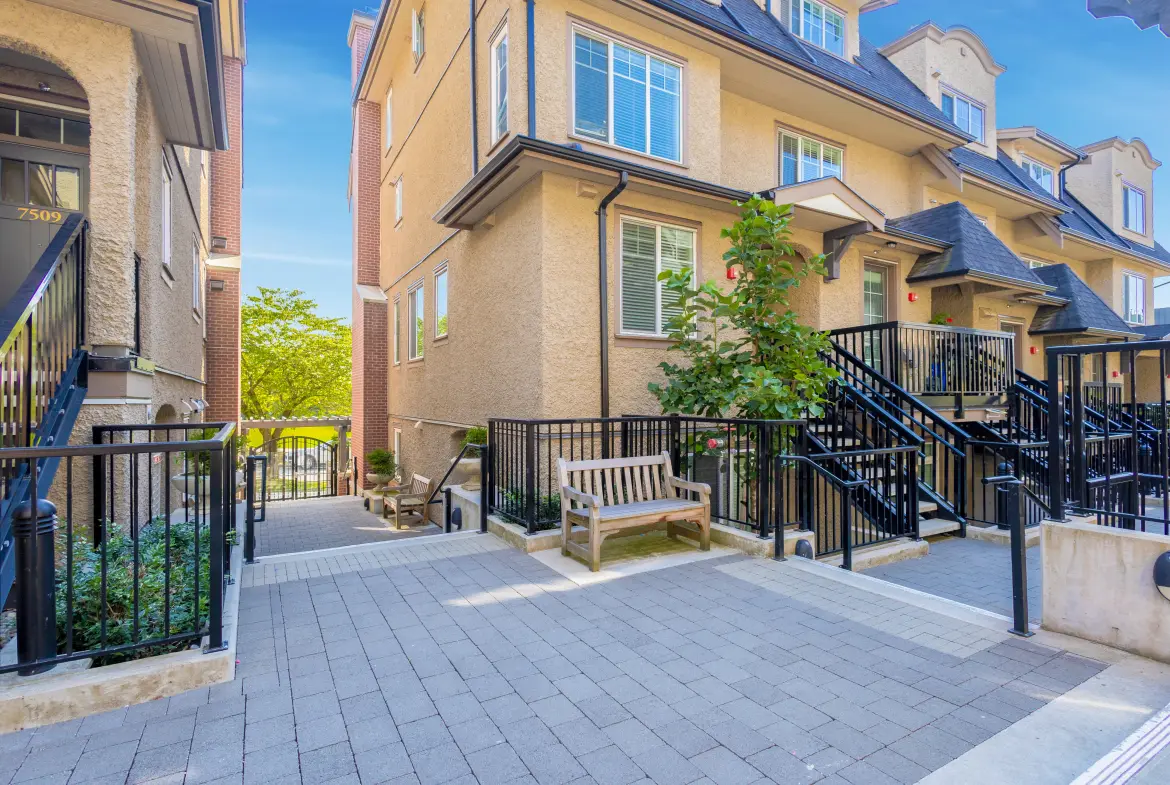 Yukon Street, Vancouver BC V5X 2Y4