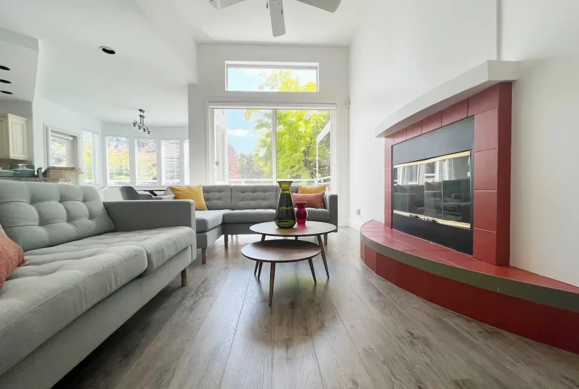 Lawson Avenue, West Vancouver BC V7V 2E8