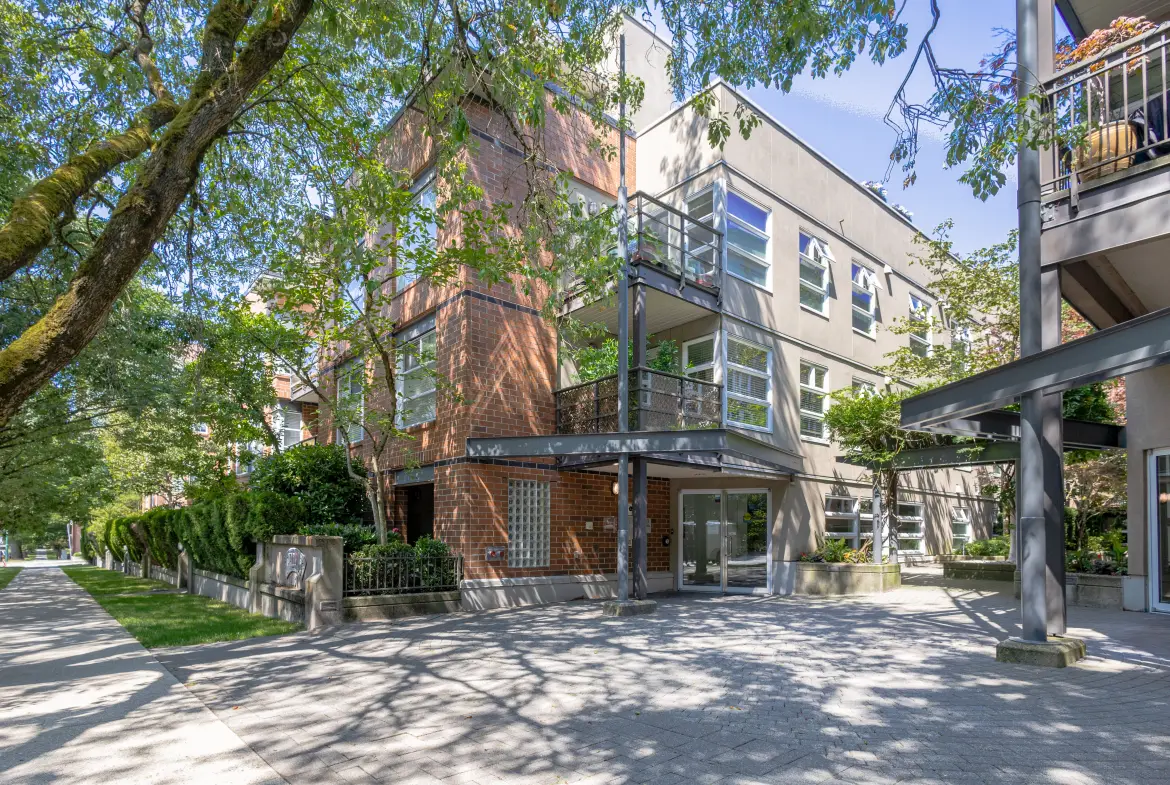 W 12th Avenue, Vancouver BC V6K4S8