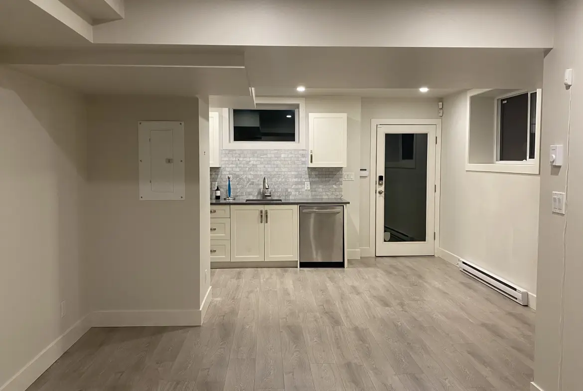 Basement Rydal Avenue, North Vancouver V7R 1X8
