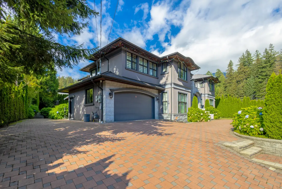Glengarry Crescent, West Vancouver, BC V7S 1B4