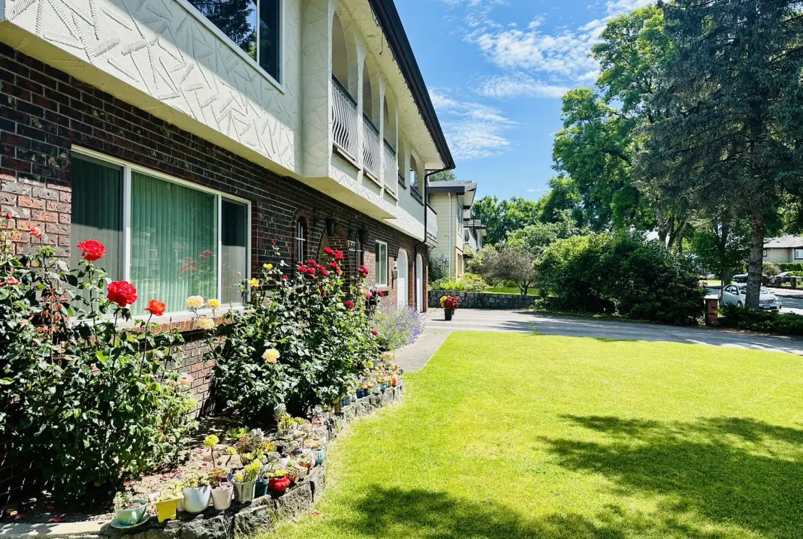 Lynndale Crescent, Burnaby BC V5A 3S8