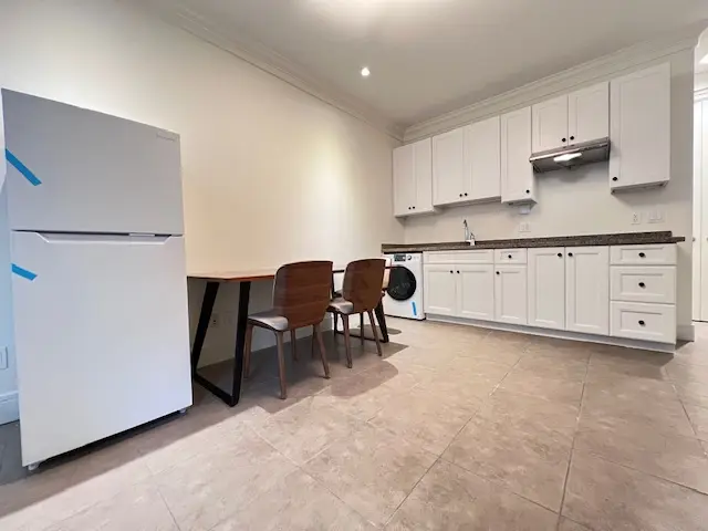 W 37th Avenue, Vancouver BC V6M 1P1