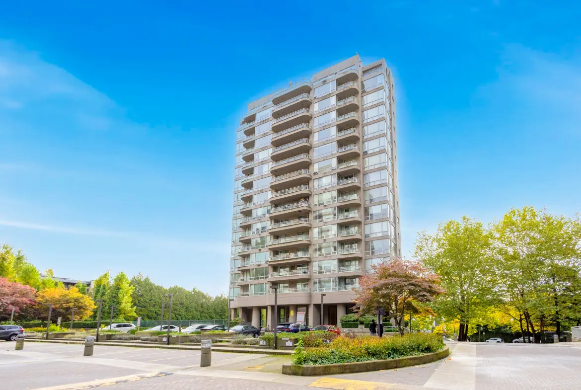 905-9623 Manchester Drive, Burnaby,BC V3N 4Y8