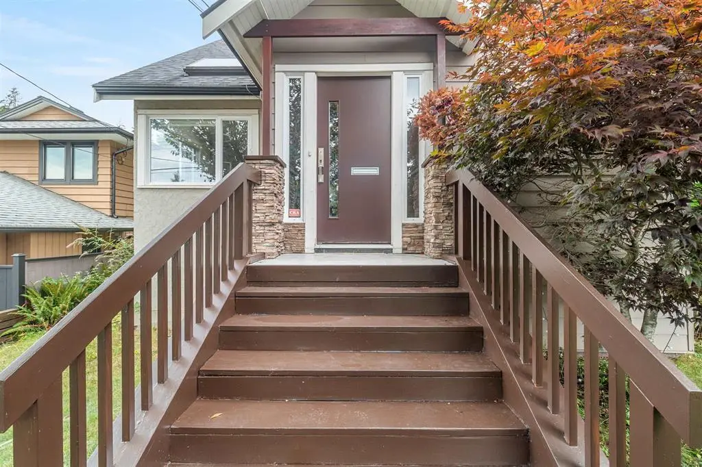 Inglewood Avenue,West Vancouver, BC V7T 1Y7