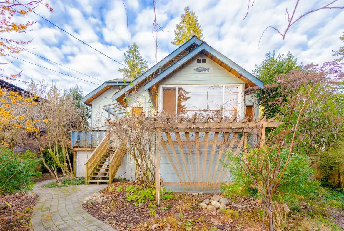 W 21st Street, North Vancouver BC V7P 2E2