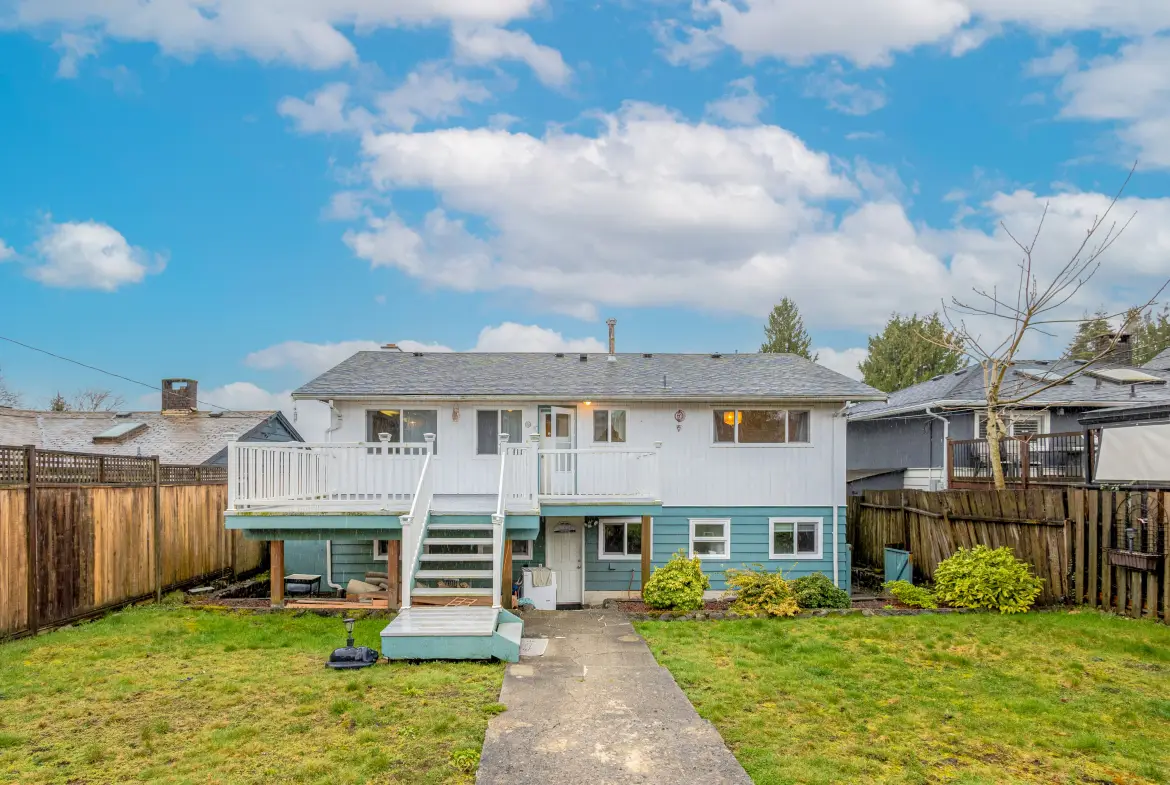 Main Floor E 6th St, North Vancouver, BC. V7L 1R1