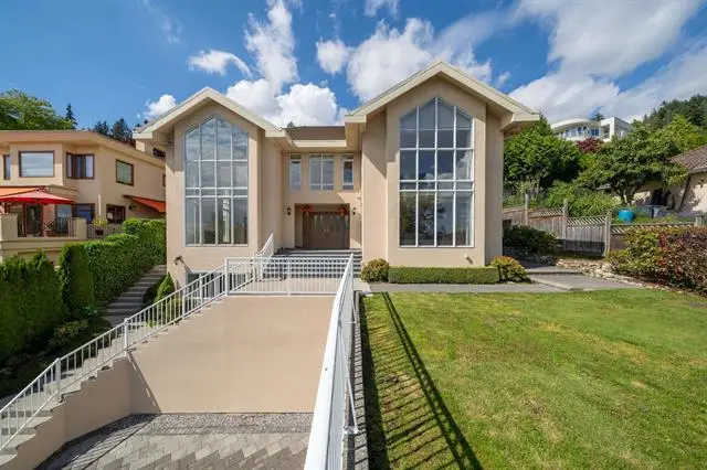 2711 Chelsea Court, West Vancouver, BC V7S 3E9