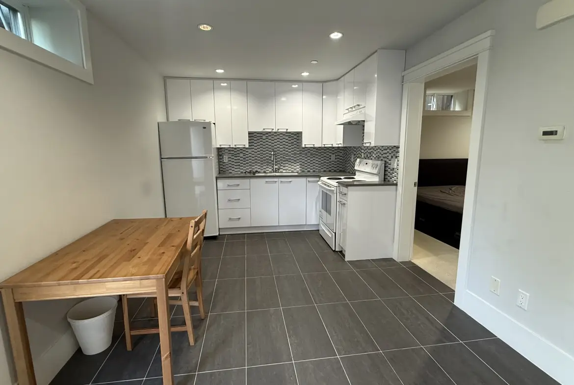 W 19th Avenue, Vancouver BC V6L 1C8