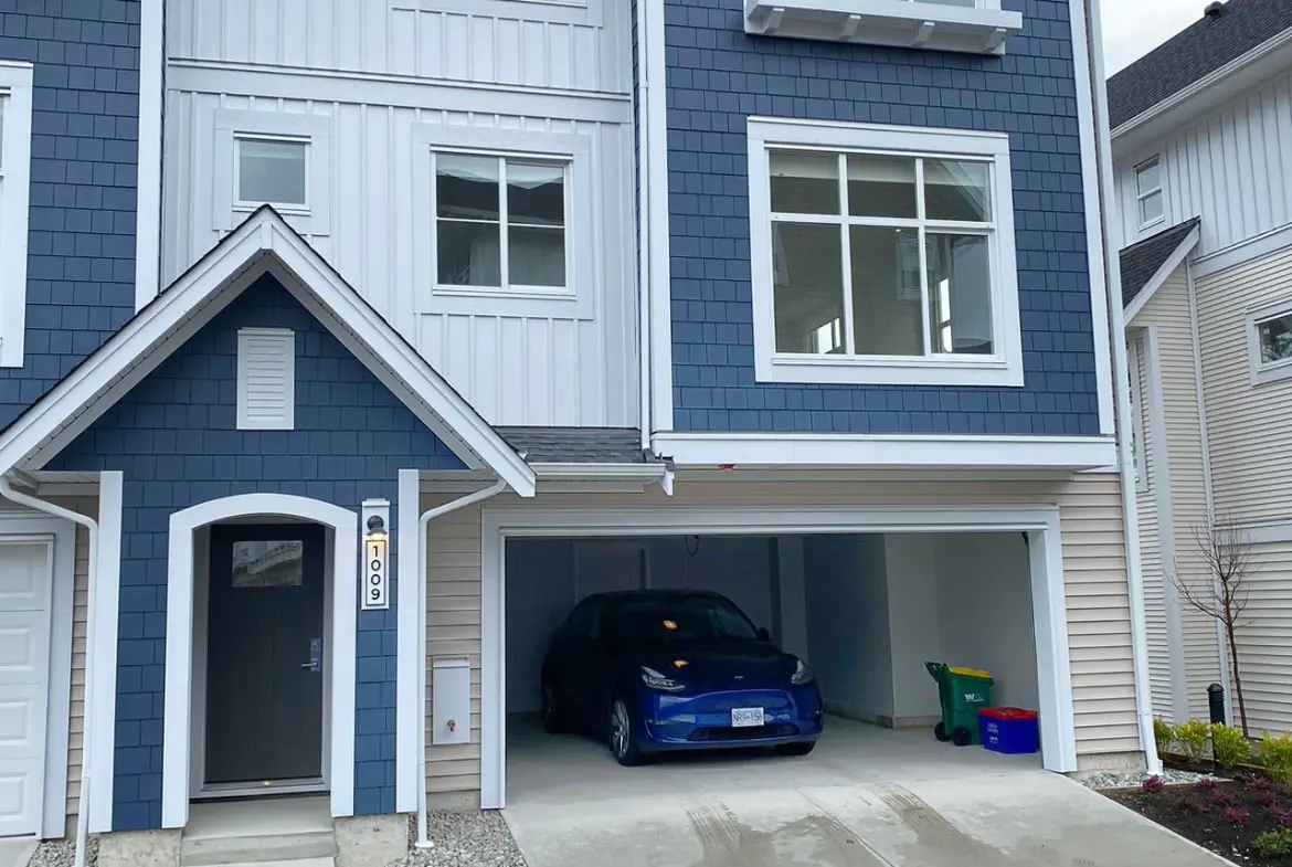 Pazarena Place, Maple Ridge, BC. V2X9H8