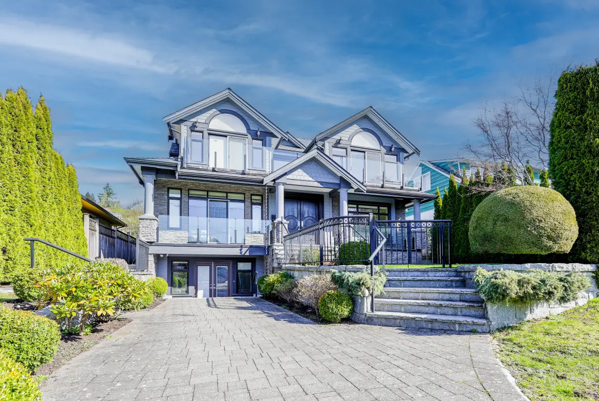 Kings Avenue, West Vancouver, BC V7T 2C2