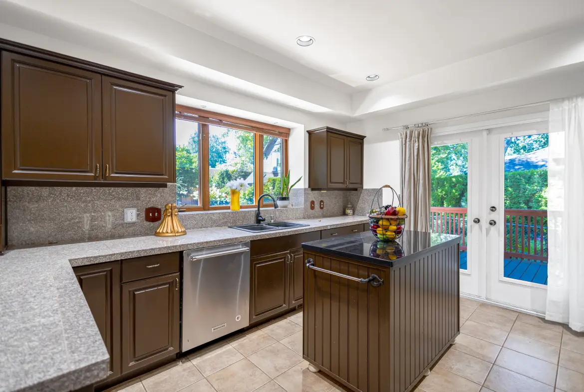 24 Avenue, Surrey BC V4A 2G1