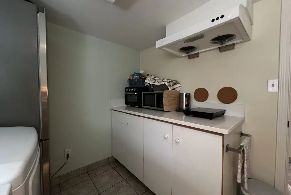 4590 W 12th Avenue, Vancouver BC V6R 2R5