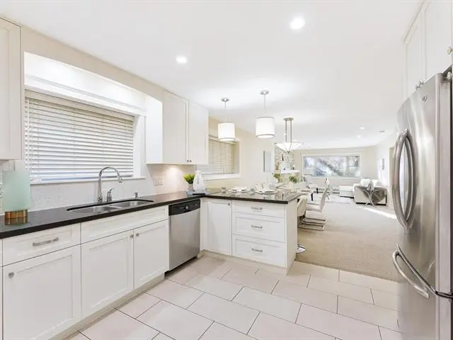 W 9th Ave, Vancouver, BC V6R 2E3