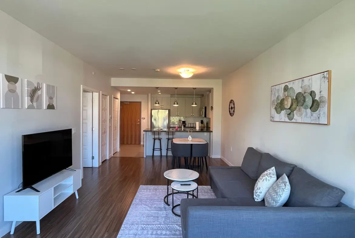 411-215 West 1st Street , North Vancouver, BC V7M 1B3
