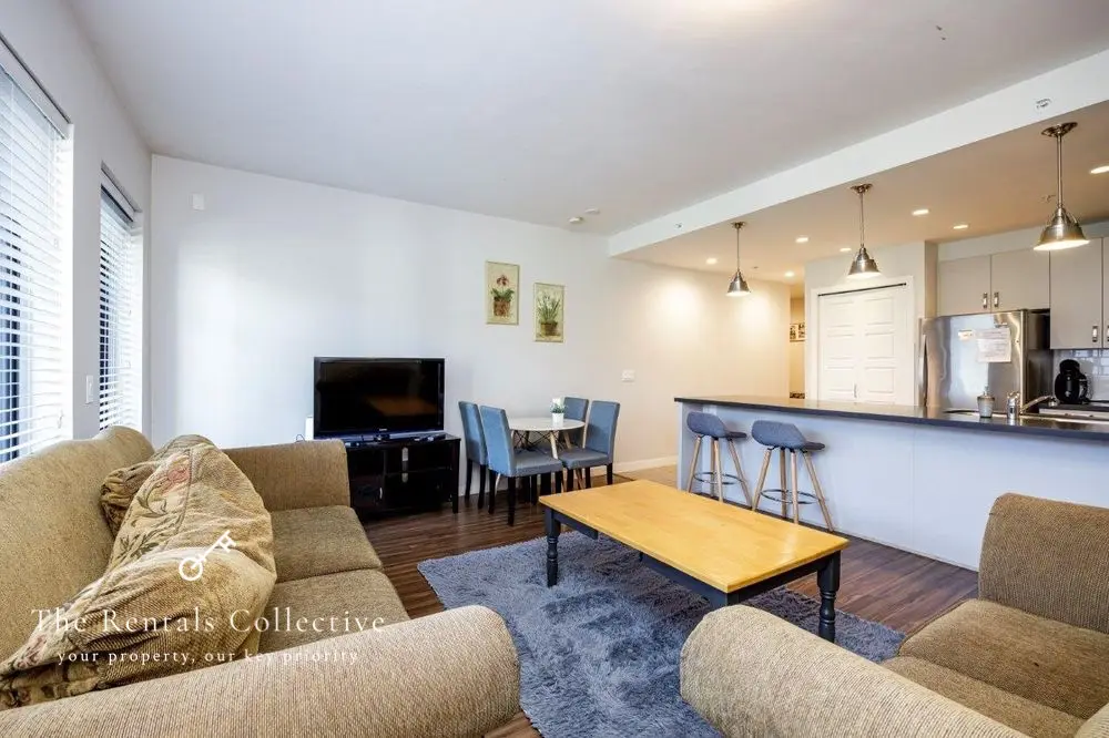 W 1st St, North Vancouver, BC V7M 1B3