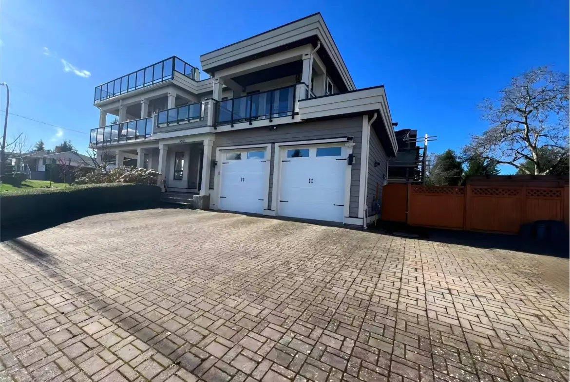 Roper Ave, White Rock, BC V4B 2G9 1B 1Den 1 Bath