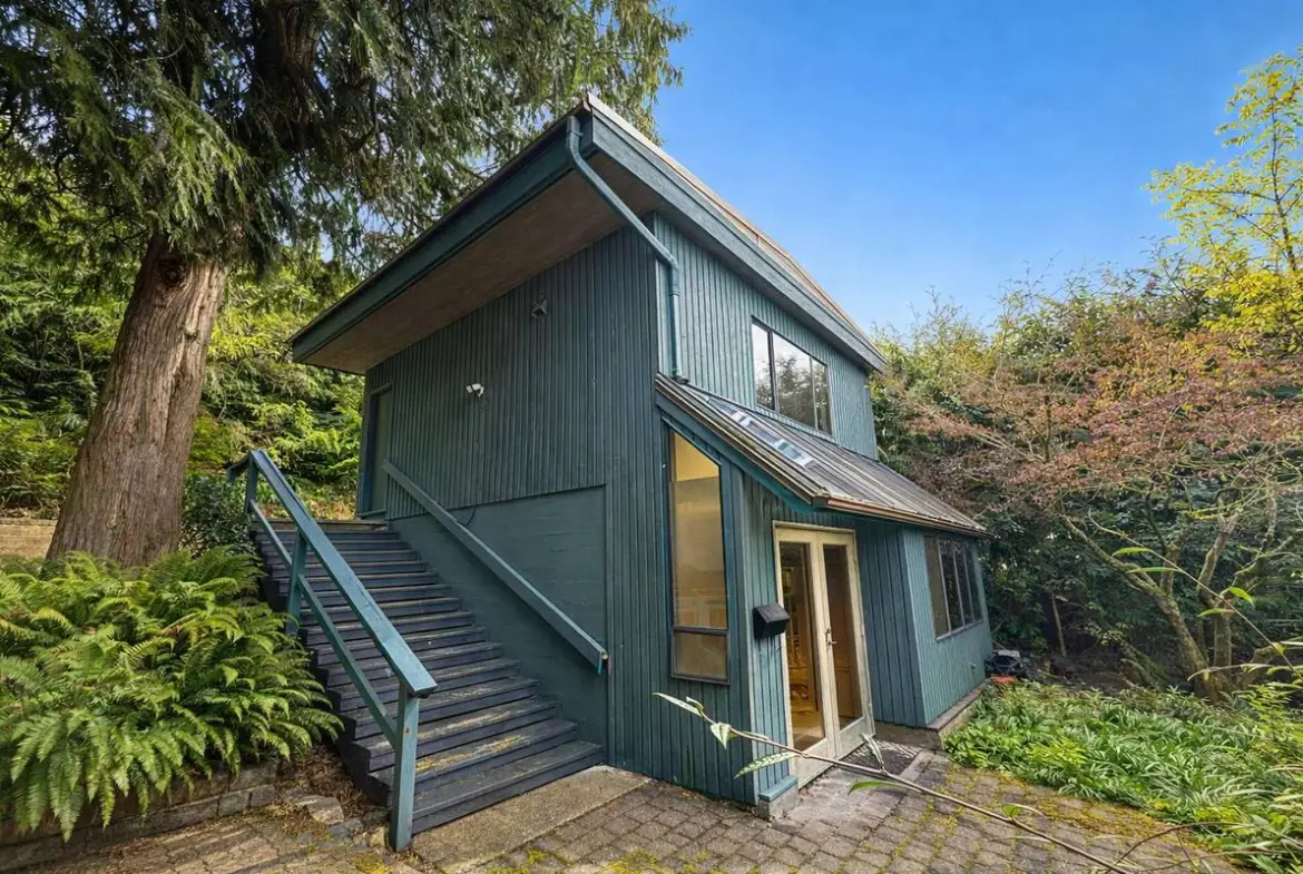 Aubeneau Crescent, West Vancouver, BC V7T 1T4