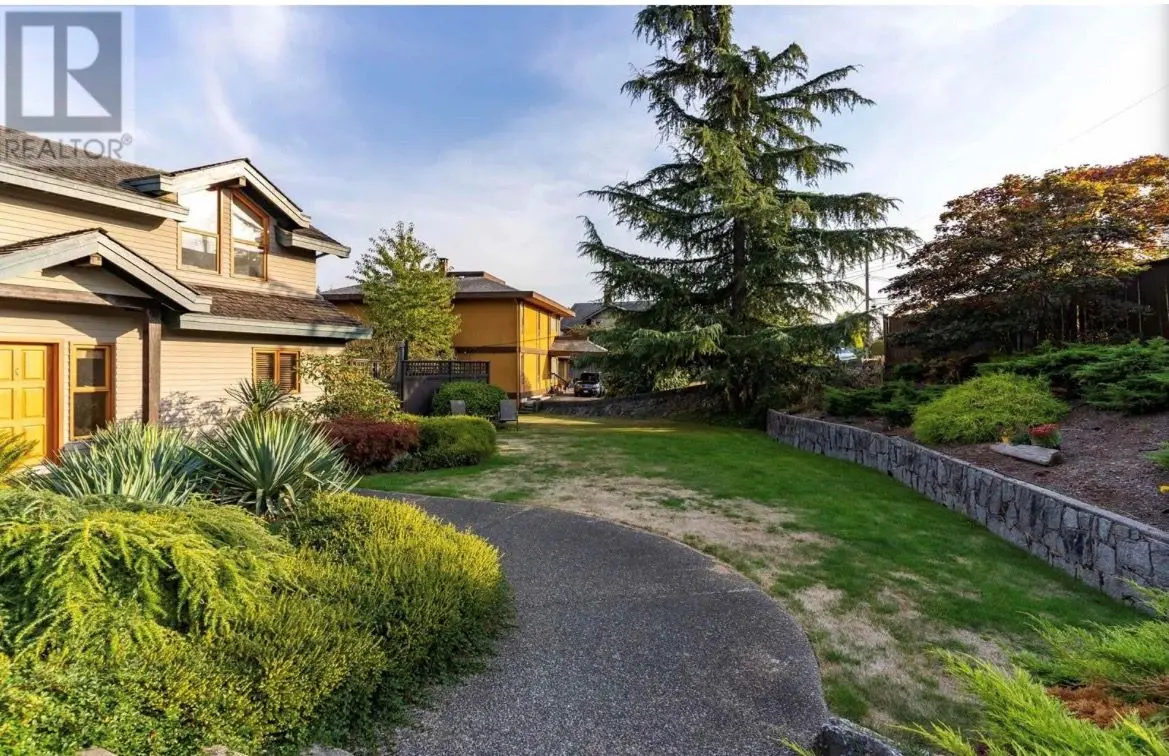 552 Beachview Drive, North Vancouver, BC
