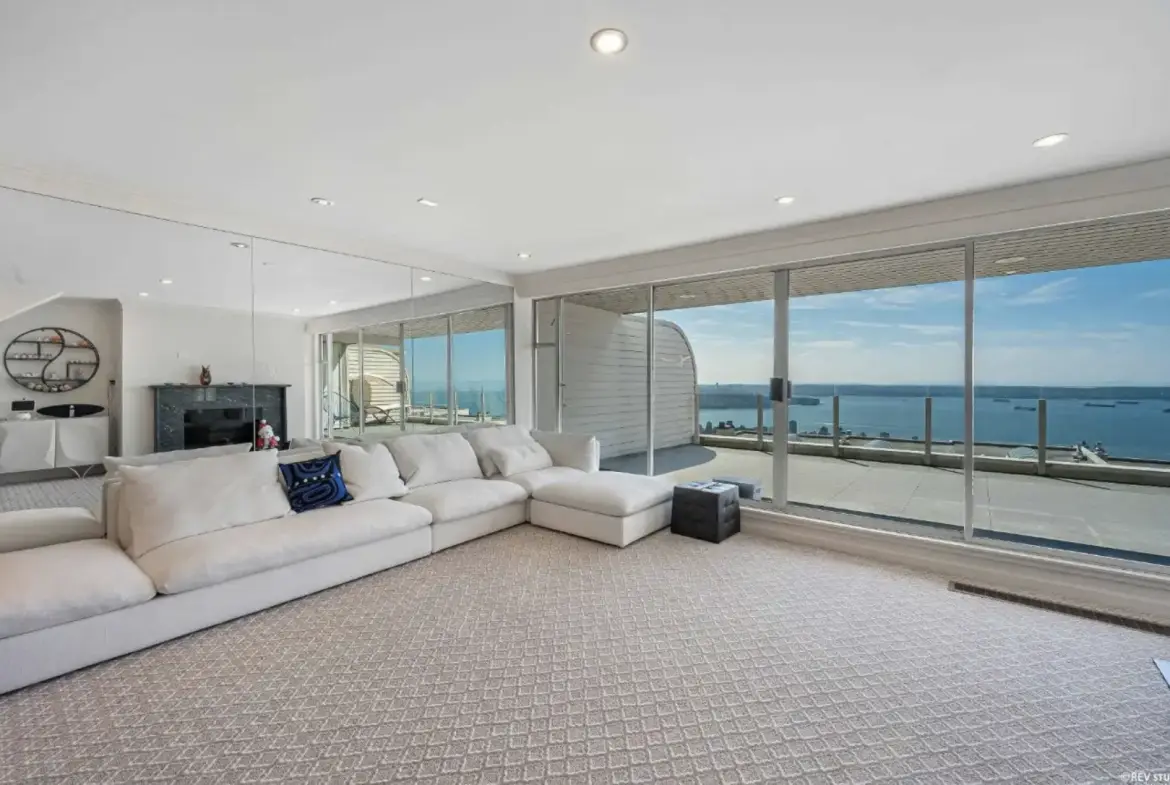 2274 Folkestone Way #215, West Vancouver, BC