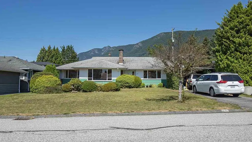 9xx Wavertree Road, North Vancouver, BC V7R 1S3