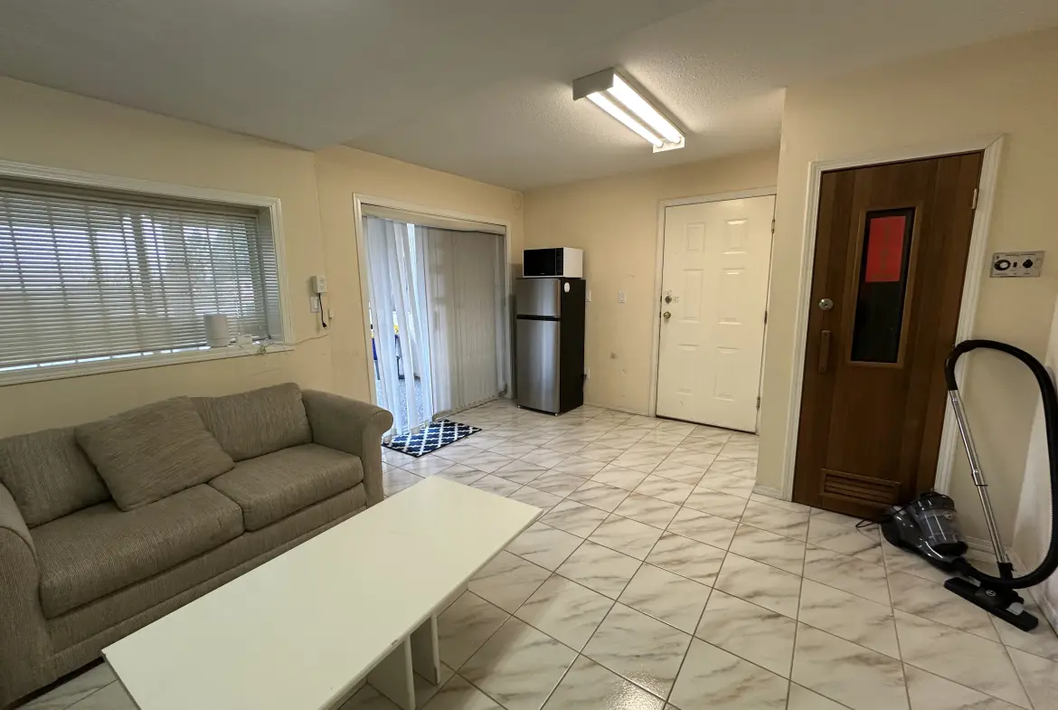 931 Holdom Avenue, Burnaby, BC